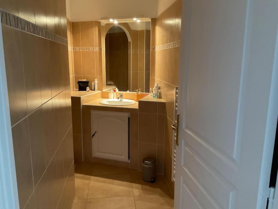 Akropole De Caroline, Central, Lumineux, Calme, Free Parking, Lift, 3 Beds Draguignan Exterior foto